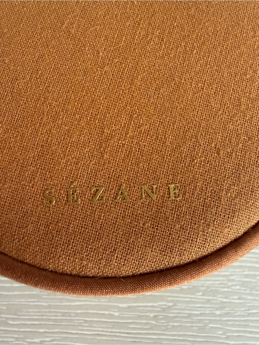Sezane round jewelry case in camel - Picture 2 of 4